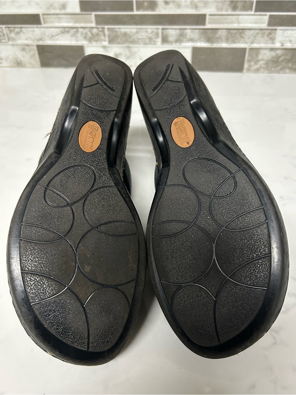 Børn Black Leather Mule Clogs Comfort Shoes Women’s 8.5  Estimated - Picture 6 of 11